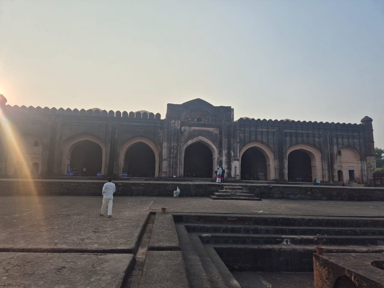 Jami Masjid Rajmahal: A Grand Mughal-Era Monument in Jharkhand